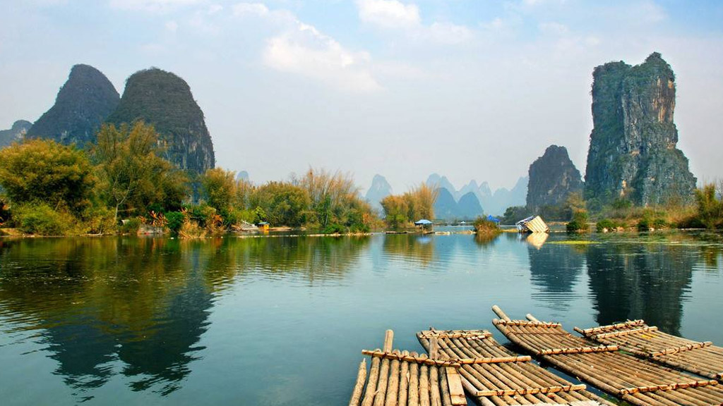 AI 重塑产业格局：从智能制造到智慧医疗的应用全景